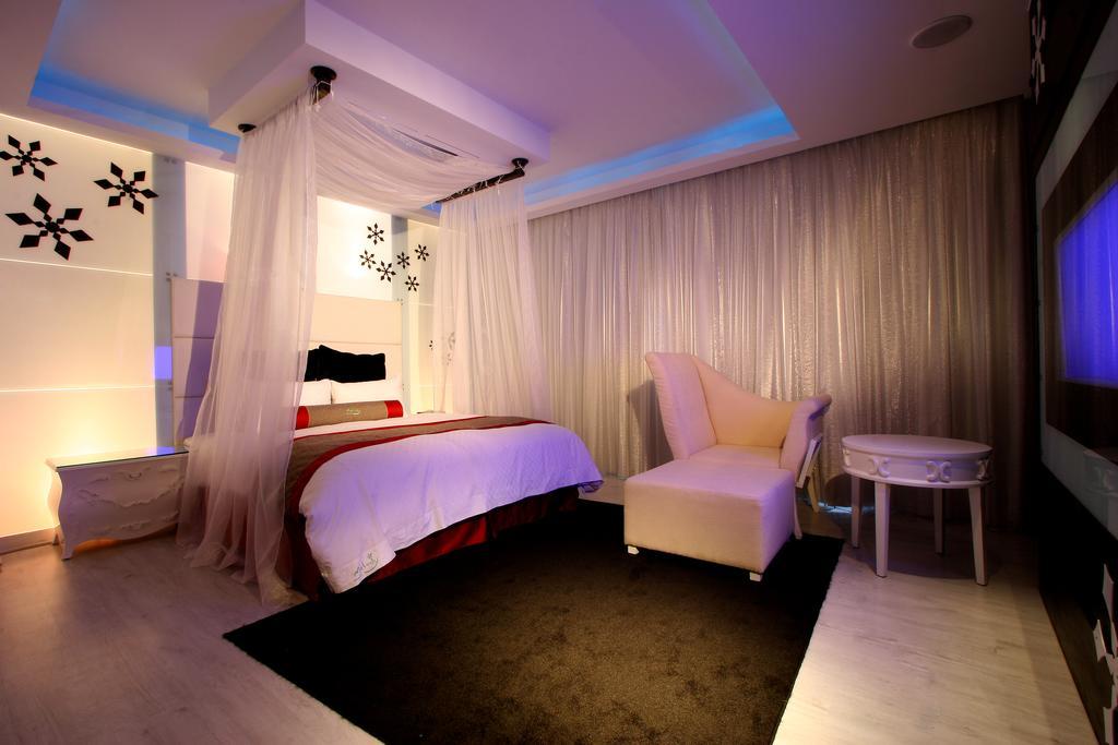 Melody Motel Keelung Buitenkant foto